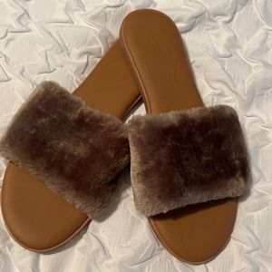Faux fur sandals